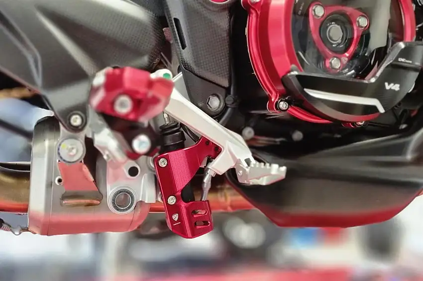 Protezione pompa freno posteriore CNC Racing per Ducati Multistrada V4 Pikes Peak 22-24