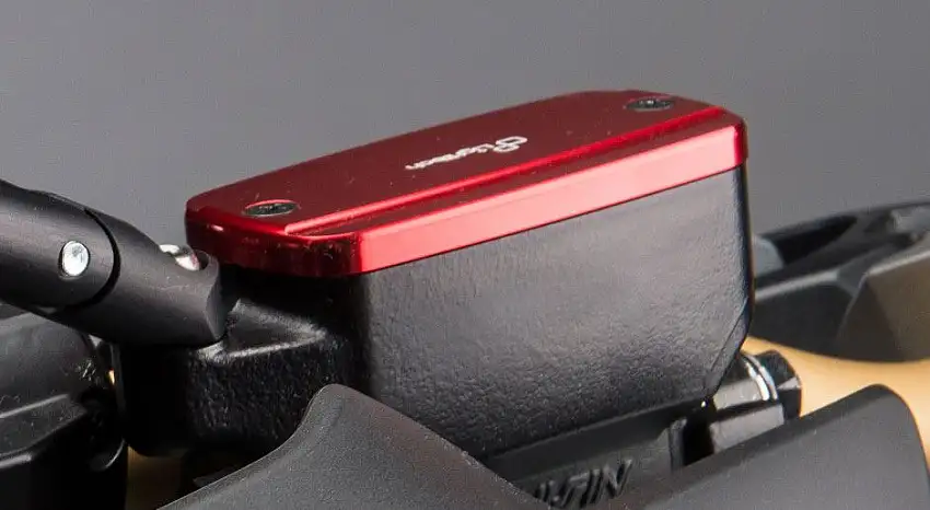 Tappo serbatoio olio freni anteriore Lightech FBC01